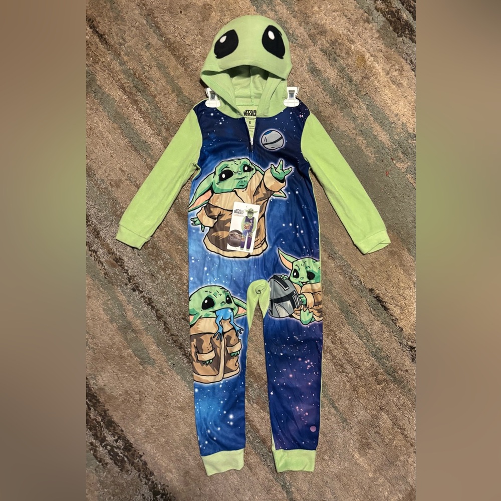 Kids Green and Blue Star Wars  Blanket Sleeper.
New, Never Worn with Tag